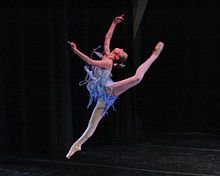 https://upload.media.orgikipedia/commons/thumb/d/d7/Grace_in_winter%2C_contemporary_ballet.jpg/220px-Grace_in_winter%2C_contemporary_ballet.jpg