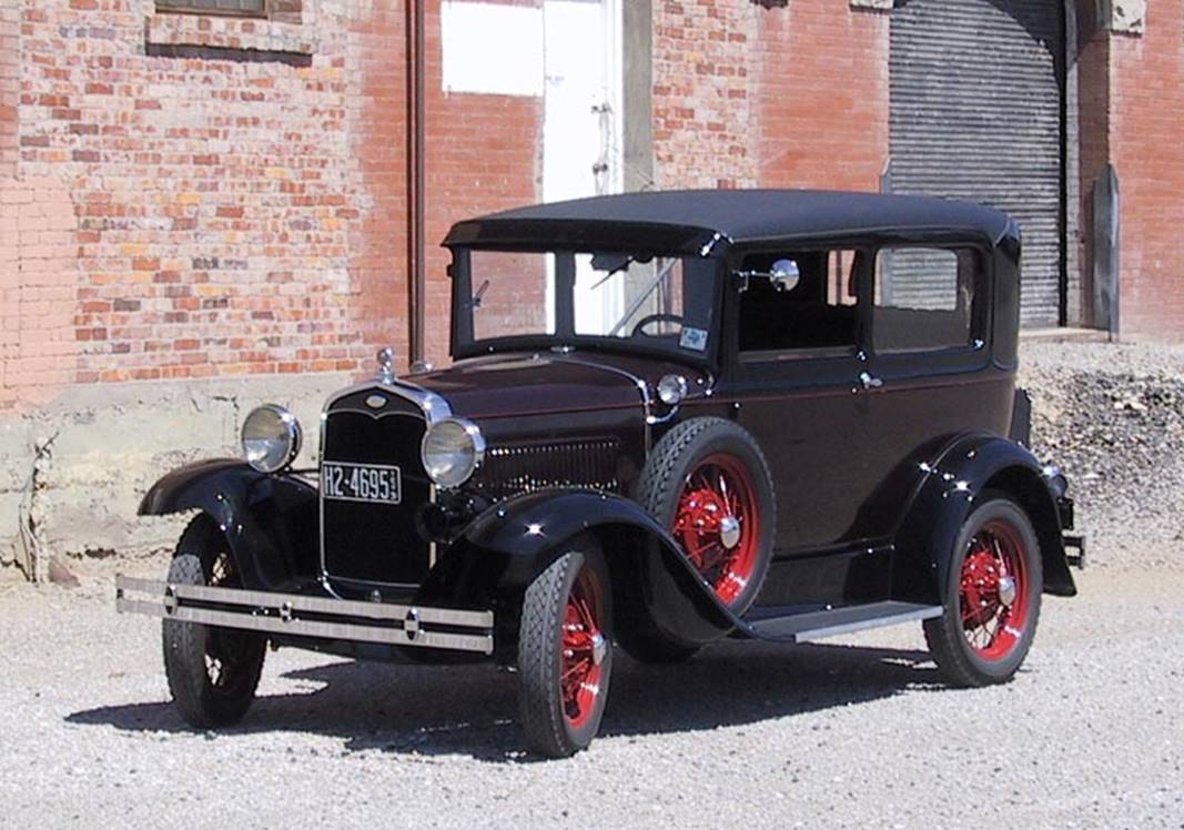 1931_Ford_Model_A_Deluxe_Tudor (2)