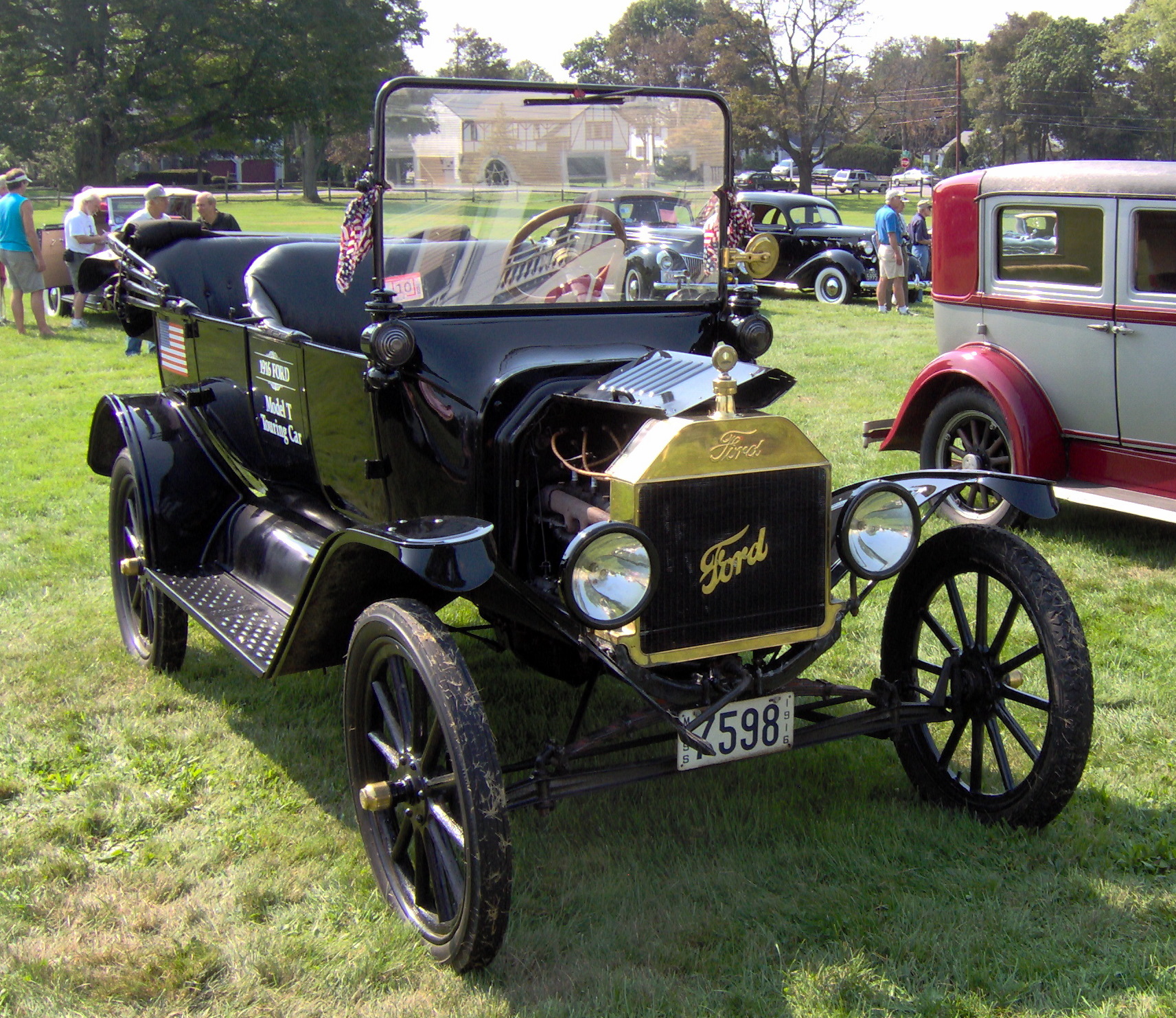 1916_Ford_Model_T_touring_car (2)