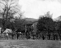 https://upload.wikimedia.org/wikipedia/commons/thumb/6/67/Appomattox_courthouse.jpg/200px-Appomattox_courthouse.jpg