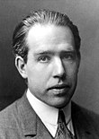 https://upload.wikimedia.org/wikipedia/commons/thumb/6/6d/Niels_Bohr.jpg/110px-Niels_Bohr.jpg
