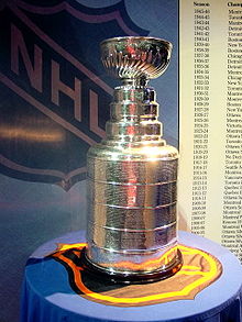 https://upload.wikimedia.org/wikipedia/commons/thumb/1/1b/StanleyCup.jpg/220px-StanleyCup.jpg