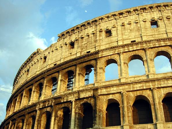 https://upload.wikimedia.org/wikipedia/commons/8/8c/Roman_Colosseum_With_Moon.jpg