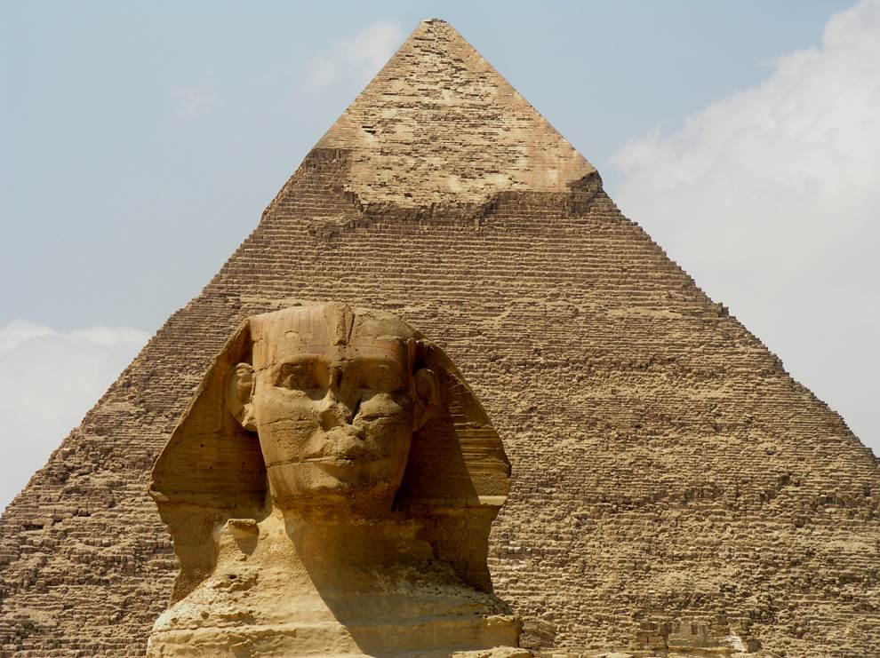 http://upload.wikimedia.org/wikipedia/commons/0/0e/Sphinx_und_Chephren-Pyramide.jpg