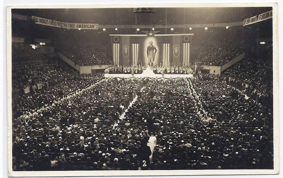 http://4.bp.blogspot.com/-ZFBqYVIAj4Y/UwSMsuTTm_I/AAAAAAAAIso/XRUJfBGxNOI/s1600/American+Nazi+organization+rally+at+Madison+Square+Garden,+1939.jpg