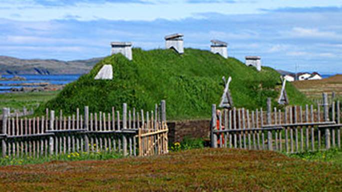 http://upload.wikimedia.org/wikipedia/commons/thumb/a/a1/L'Anse_aux_Meadows,_recreated_long_house.jpg/325px-L'Anse_aux_Meadows,_recreated_long_house.jpg