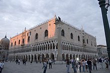 https://upload.media.orgikipedia/commons/thumb/5/5e/Palazzo_ducale%2C_venezia%2C_tutto.jpg/220px-Palazzo_ducale%2C_venezia%2C_tutto.jpg
